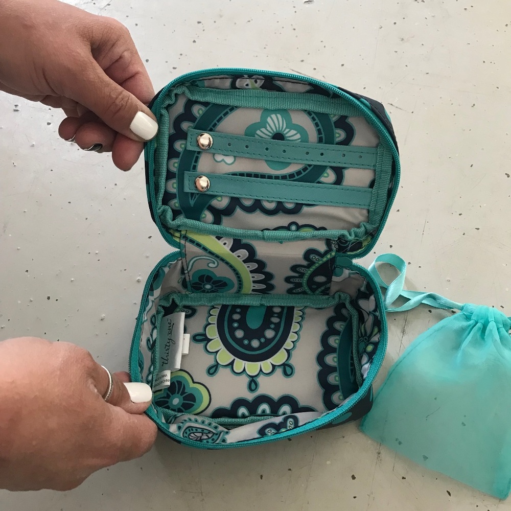 thirty-one Brand Baubles & Bracelets Case